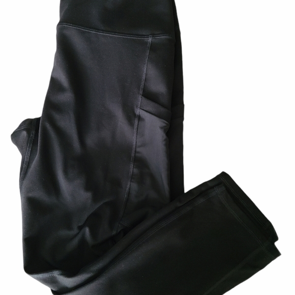Fabletics Pants - Fabletics Black On The Go Capri XL Leggings